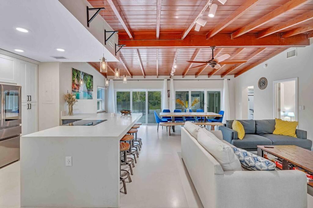 Rare Hidden Getaway Heated Pool 1.5 Acres! Sleeps 16 Fort Lauderdale Exterior foto