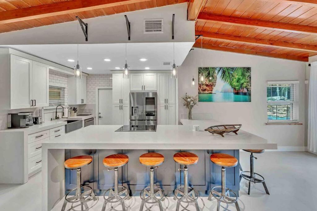 Rare Hidden Getaway Heated Pool 1.5 Acres! Sleeps 16 Fort Lauderdale Exterior foto