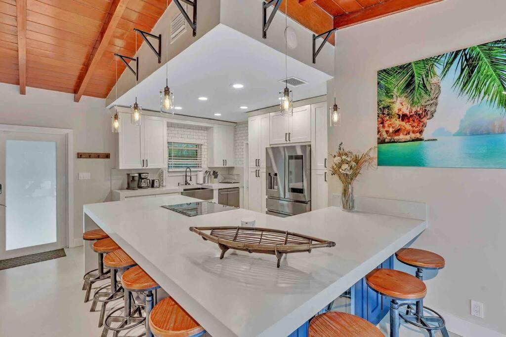 Rare Hidden Getaway Heated Pool 1.5 Acres! Sleeps 16 Fort Lauderdale Exterior foto