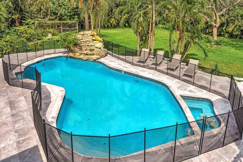 Rare Hidden Getaway Heated Pool 1.5 Acres! Sleeps 16 Fort Lauderdale Exterior foto