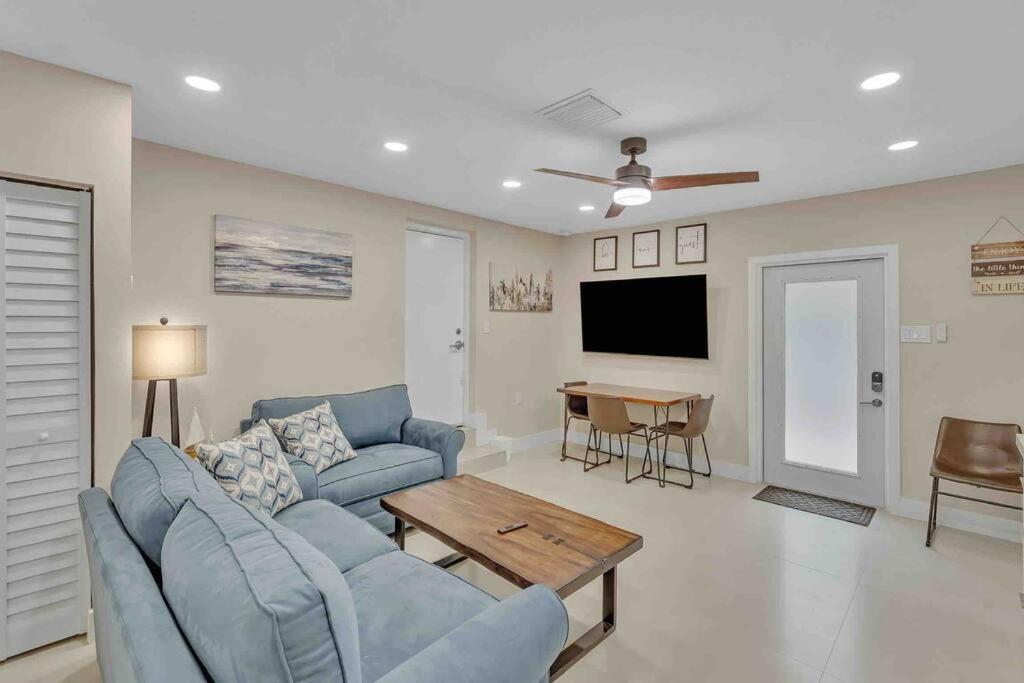 Rare Hidden Getaway Heated Pool 1.5 Acres! Sleeps 16 Fort Lauderdale Exterior foto