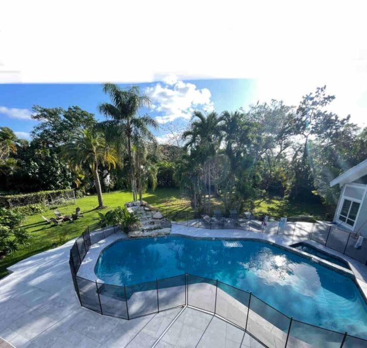 Rare Hidden Getaway Heated Pool 1.5 Acres! Sleeps 16 Fort Lauderdale Exterior foto