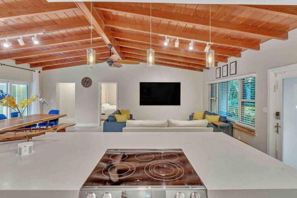 Rare Hidden Getaway Heated Pool 1.5 Acres! Sleeps 16 Fort Lauderdale Exterior foto