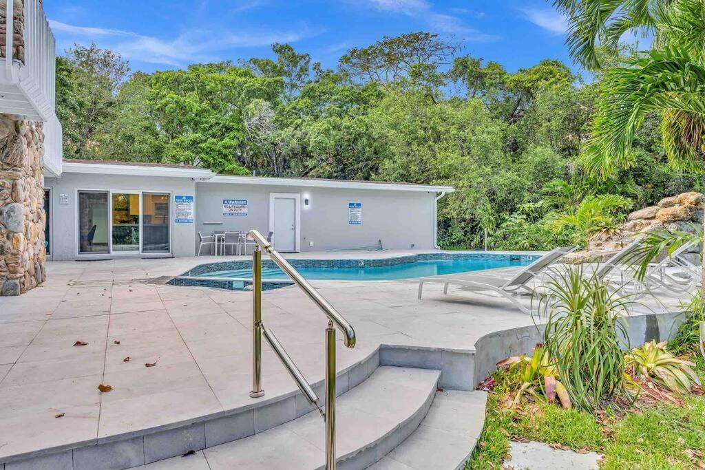 Rare Hidden Getaway Heated Pool 1.5 Acres! Sleeps 16 Fort Lauderdale Exterior foto