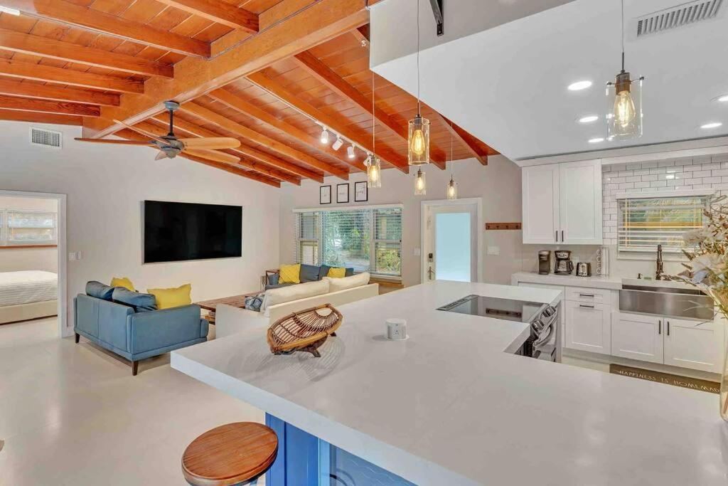 Rare Hidden Getaway Heated Pool 1.5 Acres! Sleeps 16 Fort Lauderdale Exterior foto